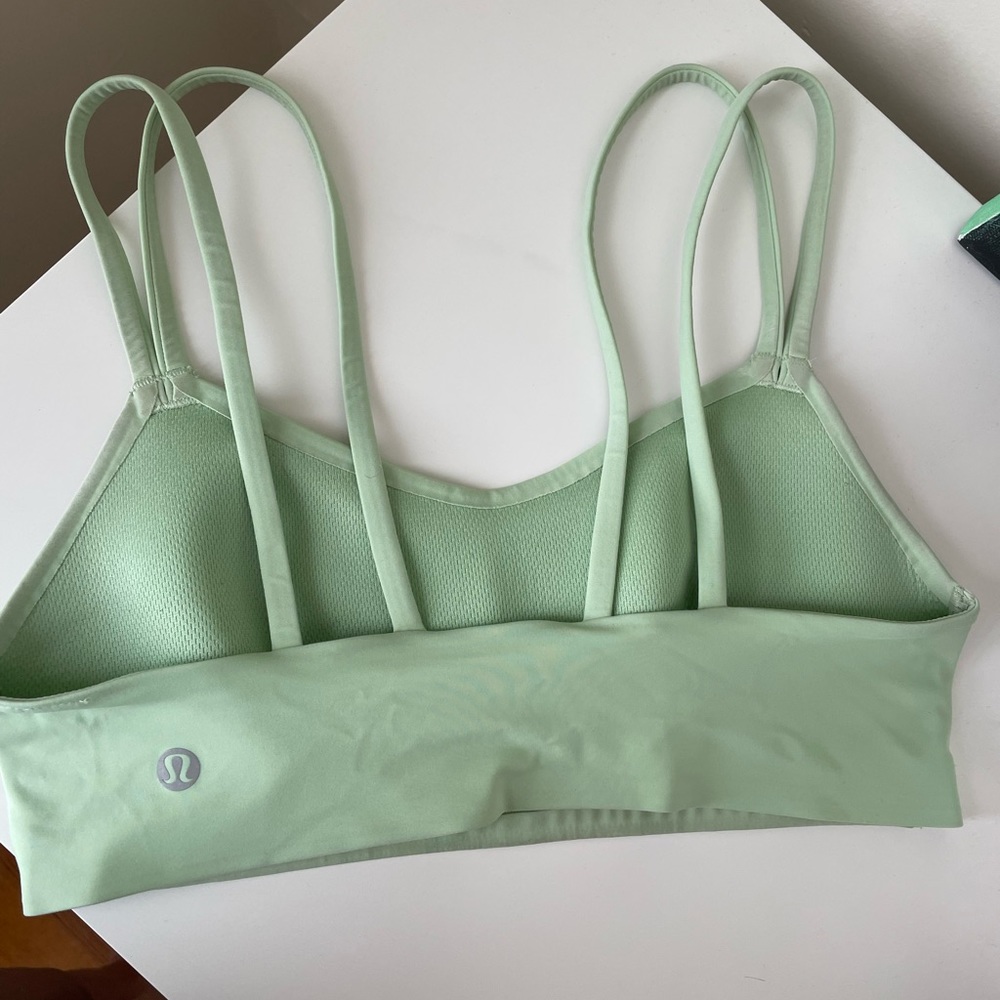 lululemon like a cloud bra size 4 in creamy mint